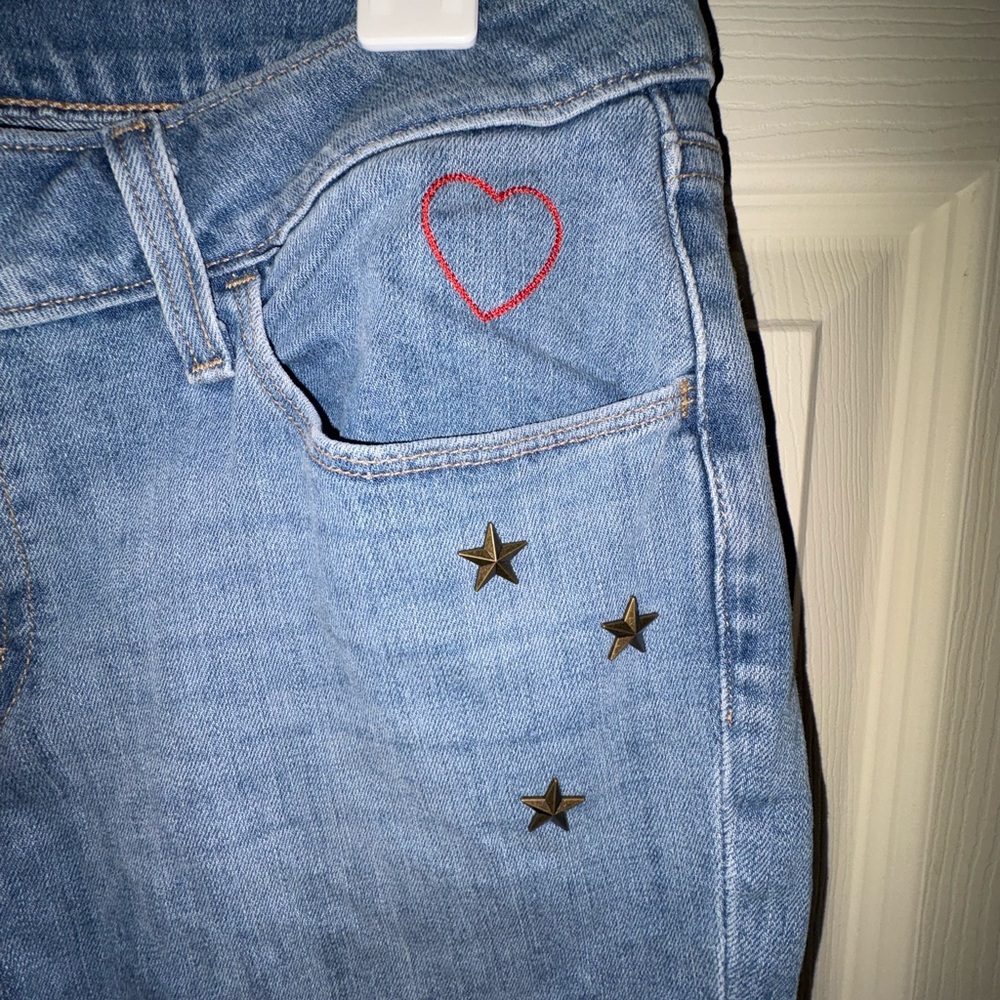 Levi's Light Blue Skinny Jeans with Star and Heart Details - Picture 4 of 5